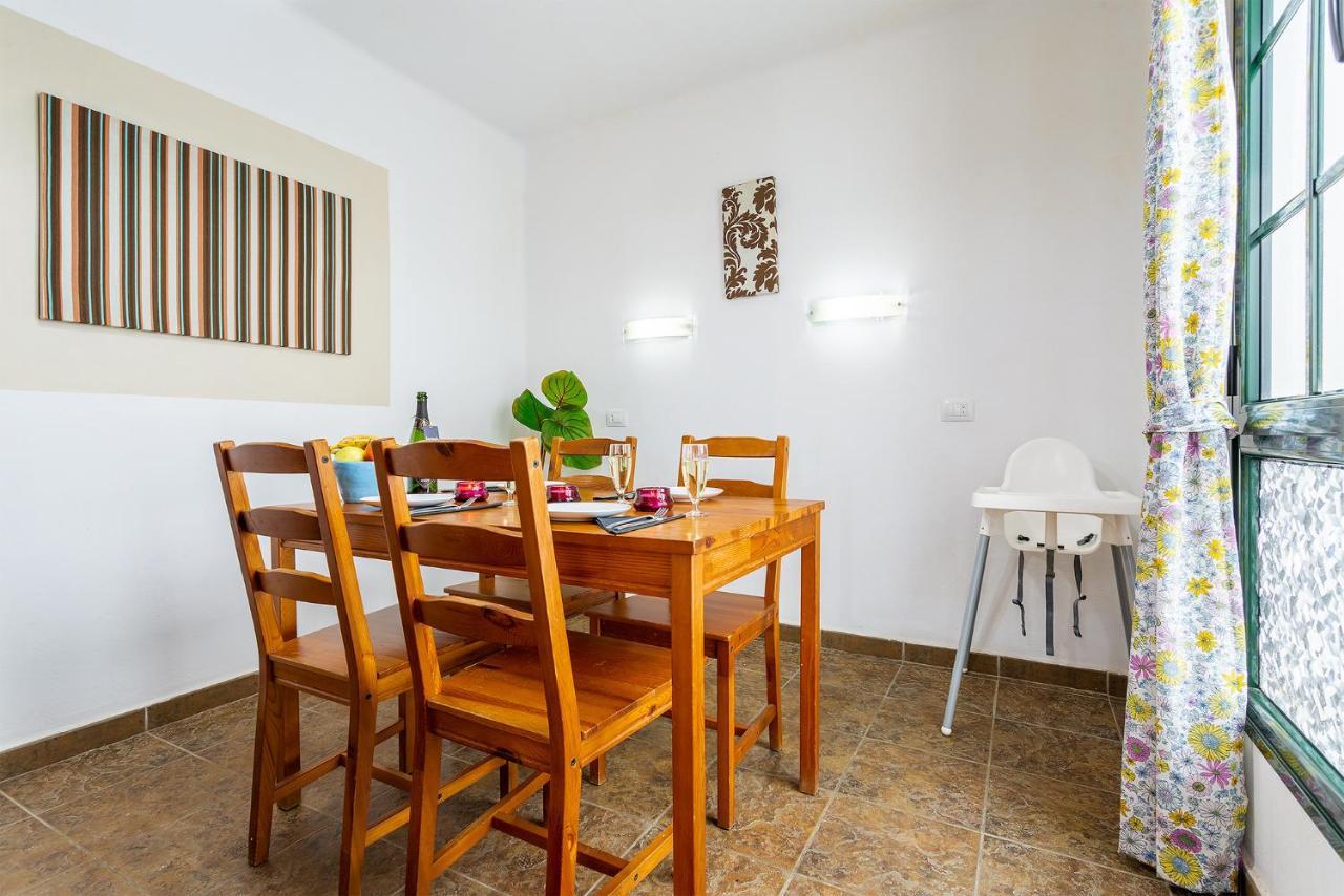 Casa Lili - Shared Pool - Close To Seafront Promenade - Sea Views From Upper Terrace Punta Mujeres Luaran gambar